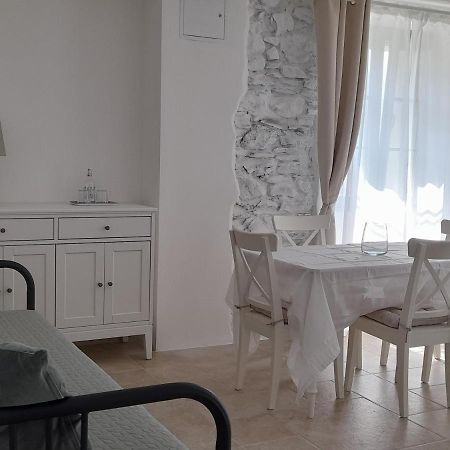 Ape Bianca - Appartamento Rosmarino Colico Bagian luar foto
