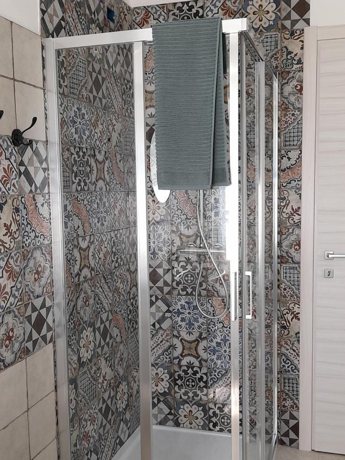 Ape Bianca - Appartamento Rosmarino Colico Bagian luar foto