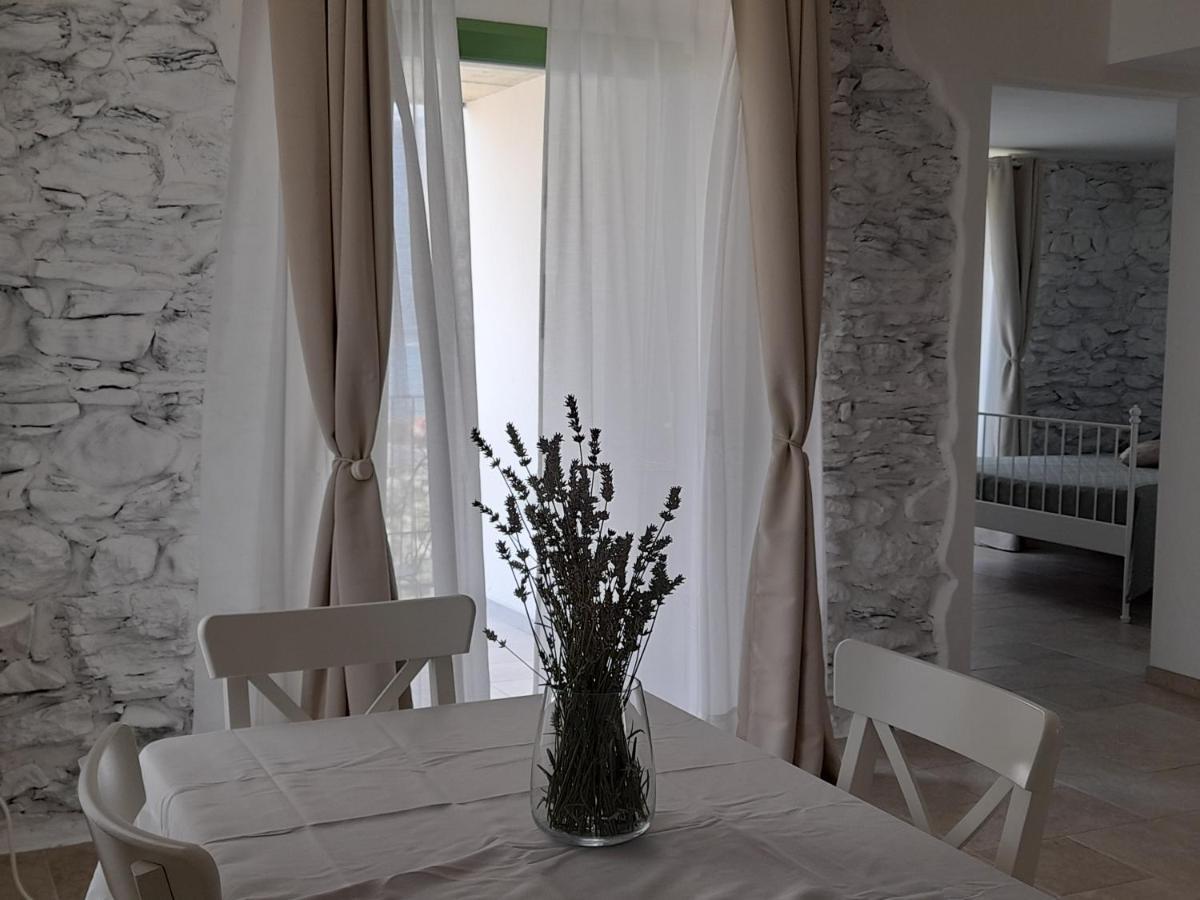 Ape Bianca - Appartamento Rosmarino Colico Bagian luar foto