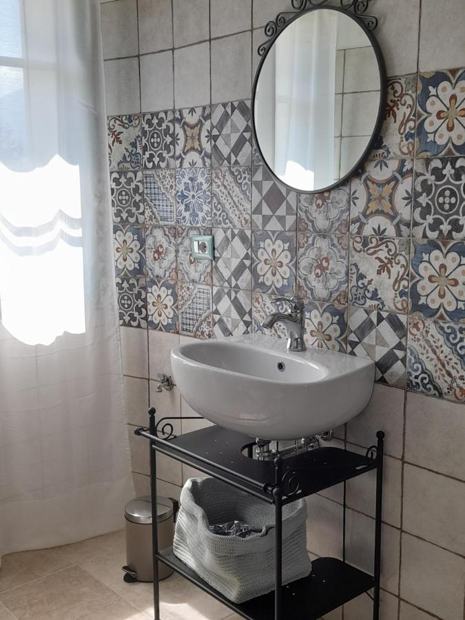 Ape Bianca - Appartamento Rosmarino Colico Bagian luar foto